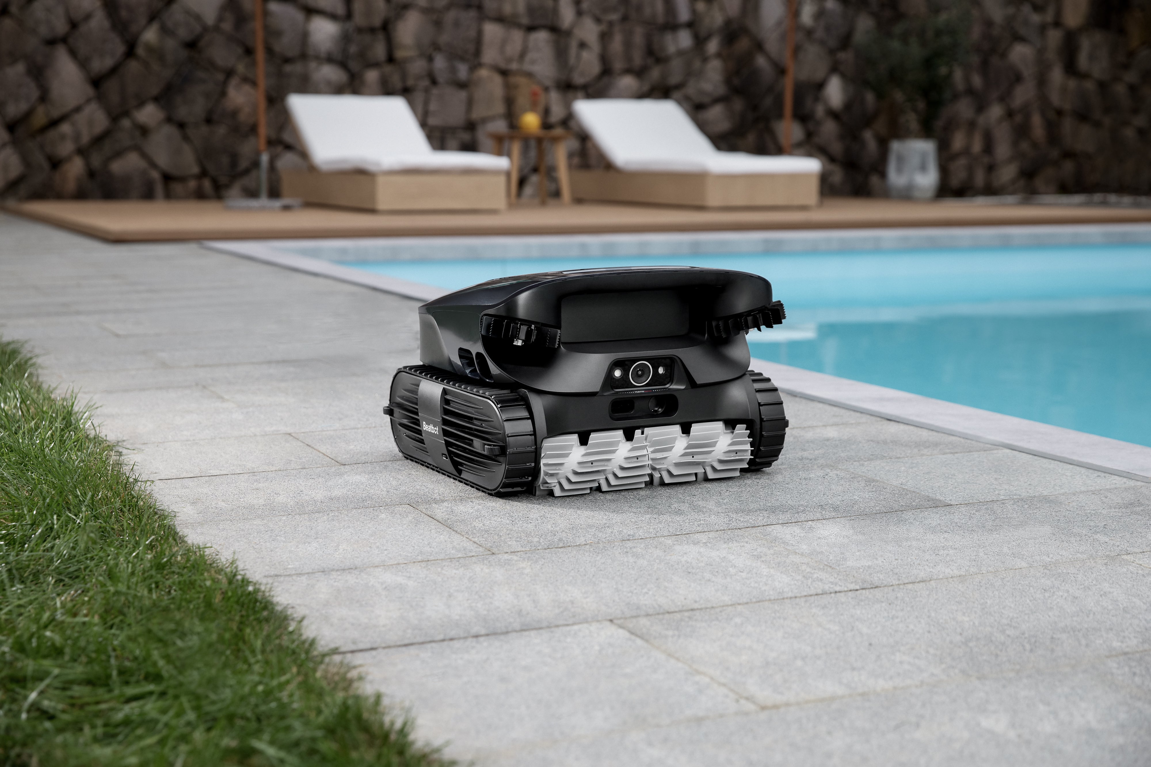 Best Robotic Pool Cleaners for Small Pools in 2025